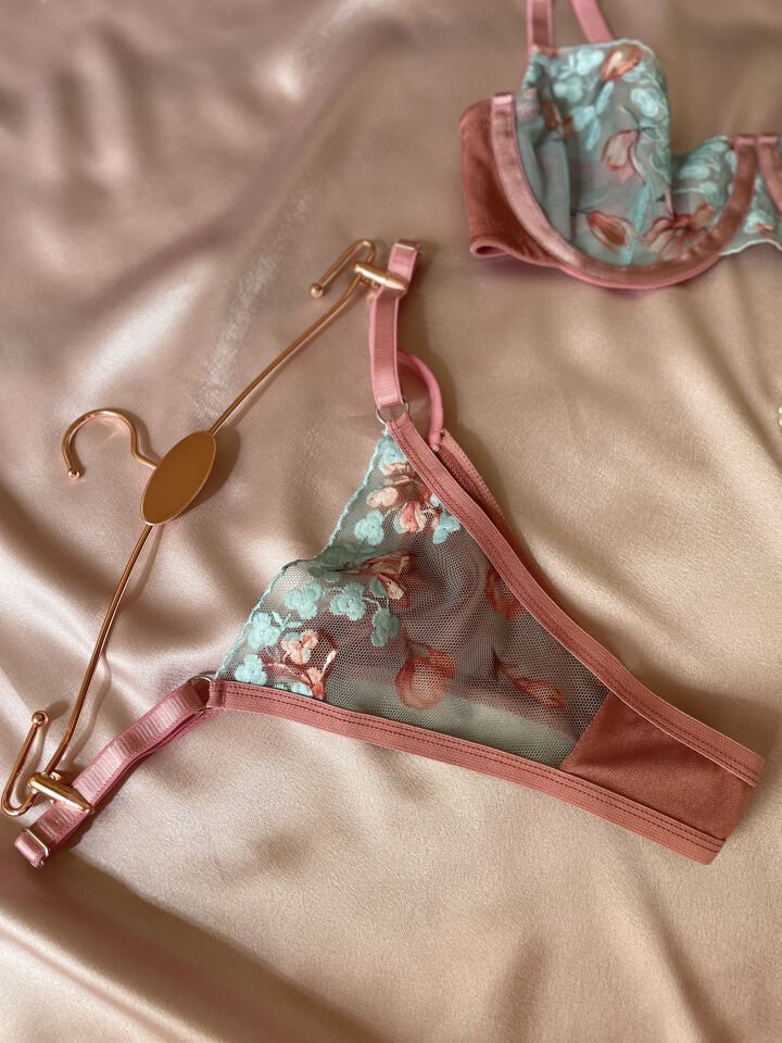 Intive Helana Mavi Tül Üstüne Pembe Çiçek Desenli Balenli Seksi Sütyen Takım Pembe/Pudra - 80