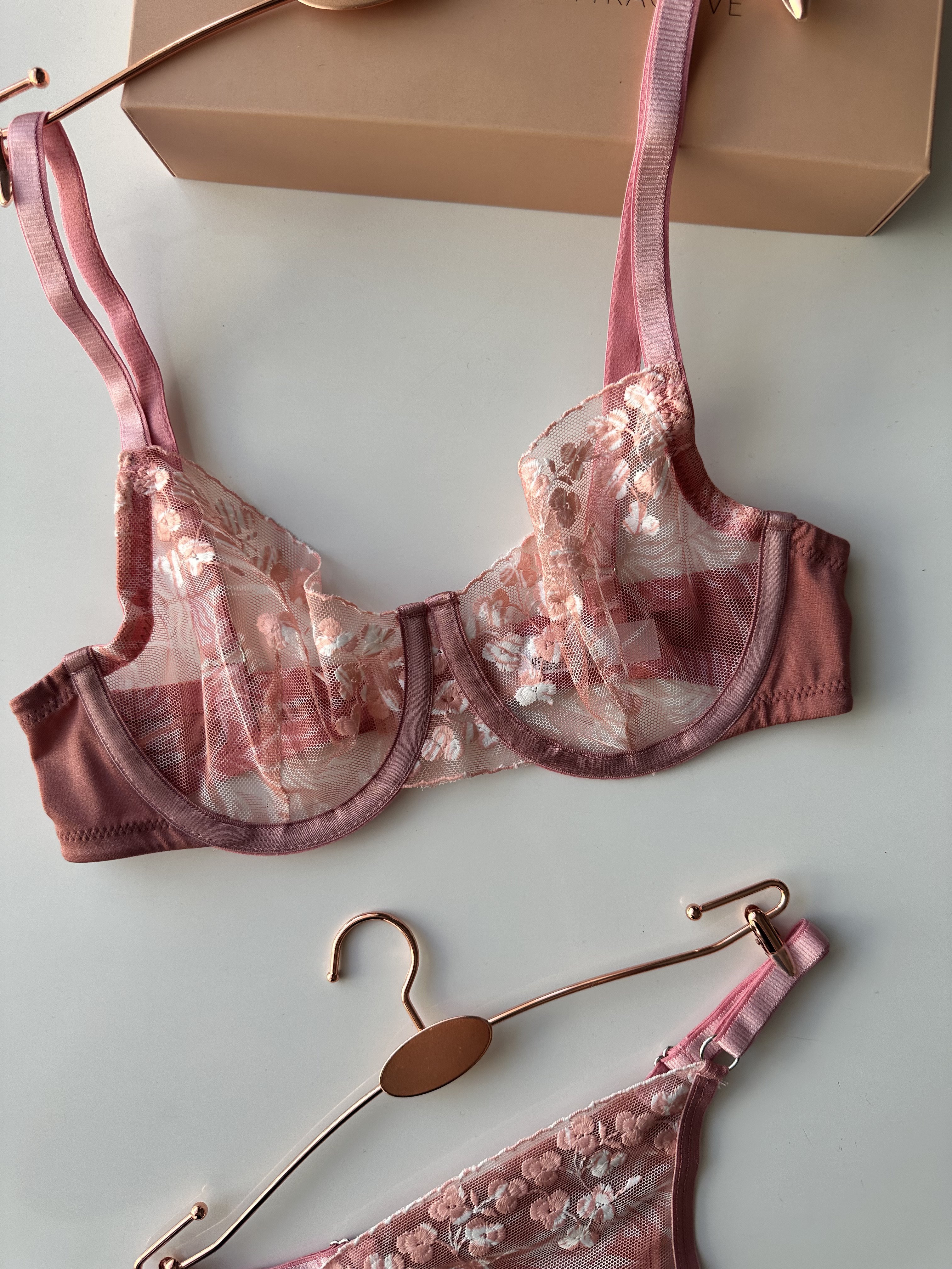 Intive Helana Mavi Tül Üstüne Pembe Çiçek Desenli Balenli Seksi Sütyen Takım Pembe/Pudra - 80