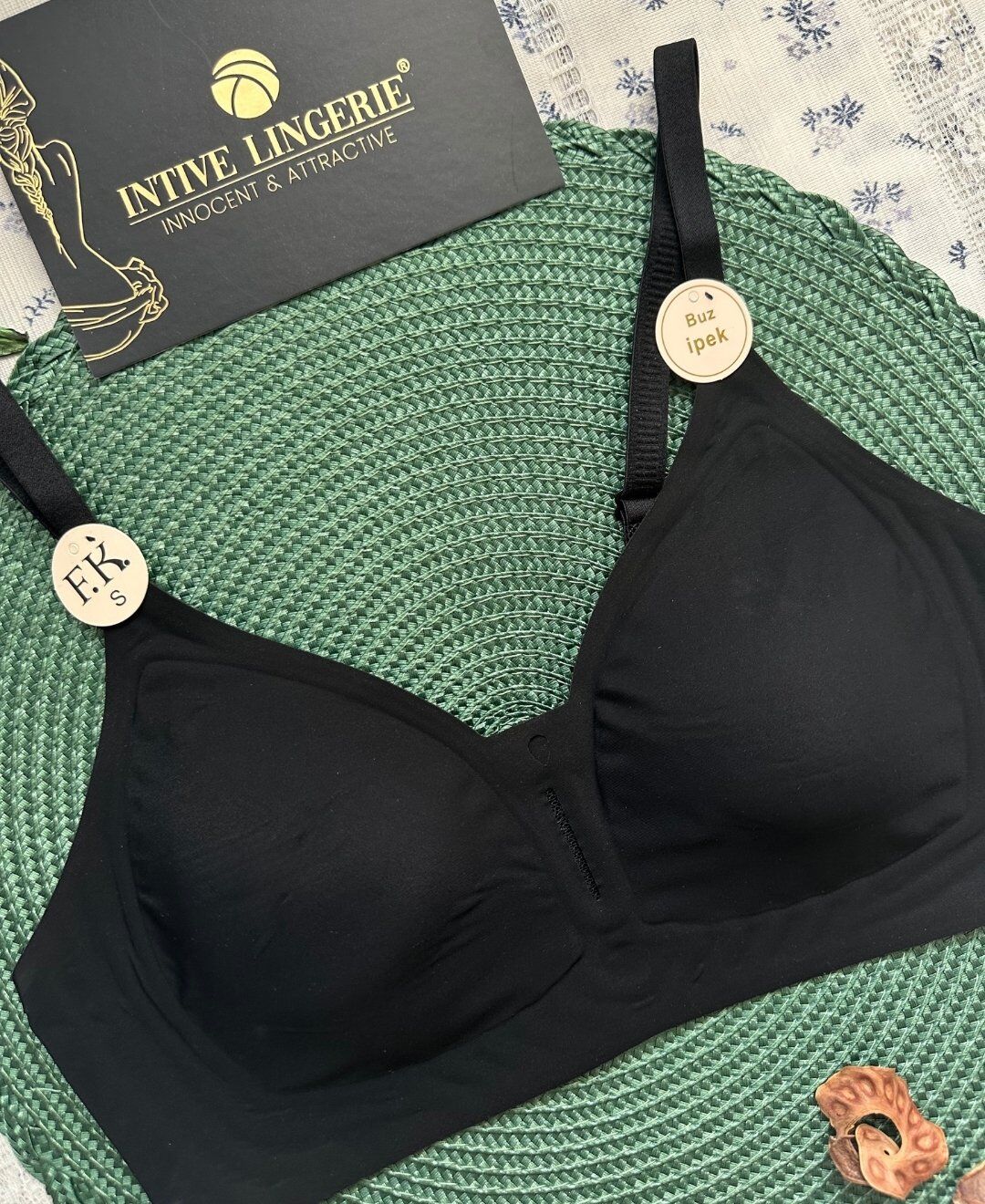 Raye İthal Buz İpek (İce-Silk) Ultra İnce Rahat Nefes Alır Dekolteli Görünmez Lazer Dikişsiz Sütyen Siyah - 2XL