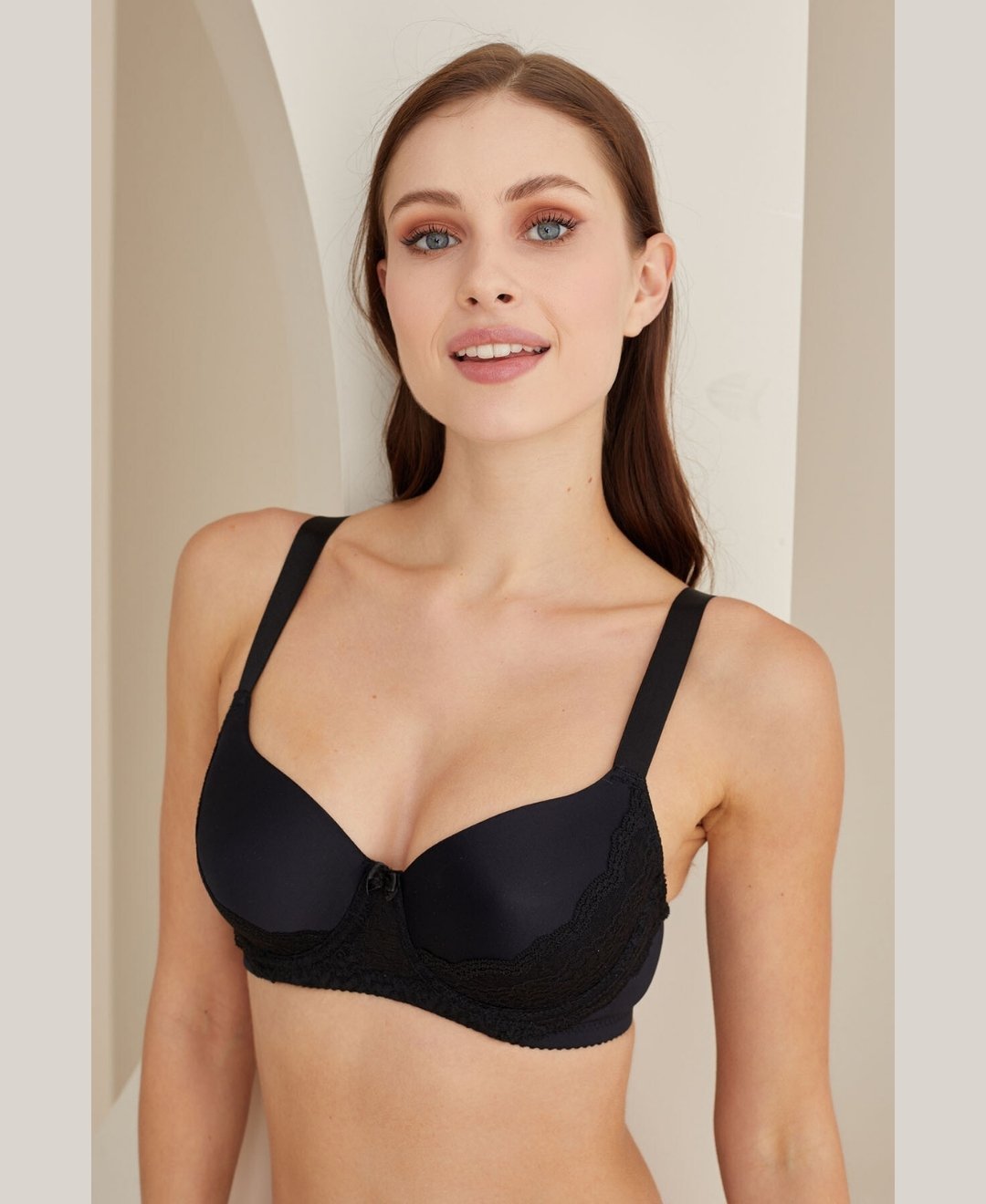Dantelli Minimizer Toparlayıcı Büyük Beden Kalın Askılı Balenli Desteksiz Sütyen Siyah - 85