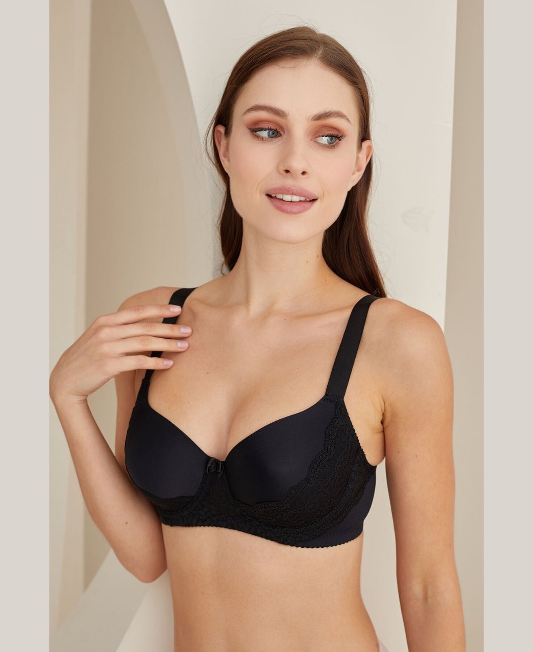 Dantelli Minimizer Toparlayıcı Büyük Beden Kalın Askılı Balenli Desteksiz Sütyen Siyah - 85