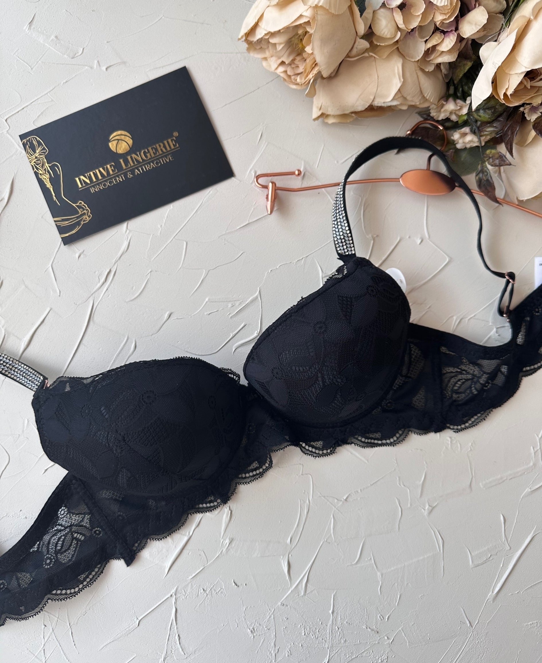 Jasmine Askıları Parlak Taşlı Hafif Destekli Dantelli Soft Cup İthal Sütyen (B-C Cup) Siyah - 90