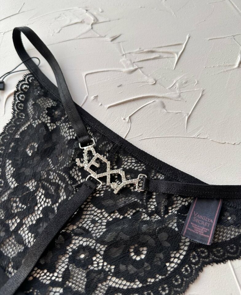 Arkası Parlak Taşlı -Sexy- Yazılı Dantelli String (Special Edition) Siyah - Tek Ebat