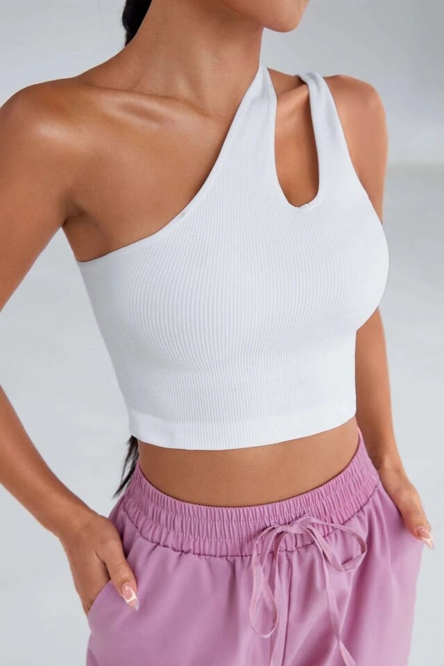 Kadın Beyaz Tek Omuz Cut Out Detaylı Crop Top Bluz Kadın Beyaz Tek Omuz Cut Out Detaylı Crop Top Bluz