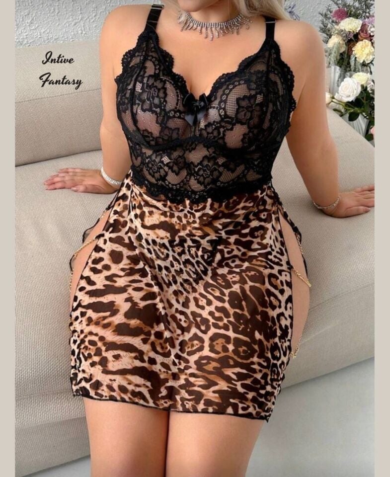 Intive Fantasy Yanları Açık Zincir Detaylı Göğsü Dantelli Leoar Desen Büyük Beden Gecelik Intive Fantasy Yanları Açık Zincir Detaylı Göğsü Dantelli Leoar Desen Büyük Beden Gecelik