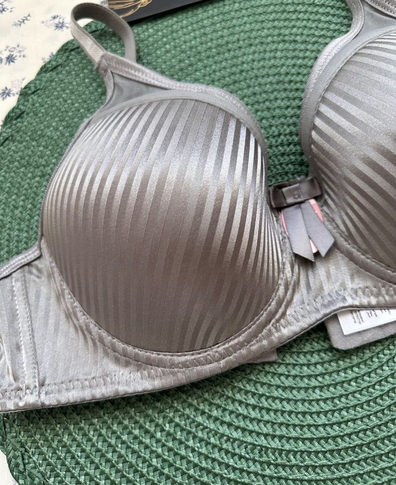 Evelyn Parlak Saten Çizgi Detaylı C cup Balenli Desteksiz Önü Tül Detaylı Şık Sütyen Gri - 90C