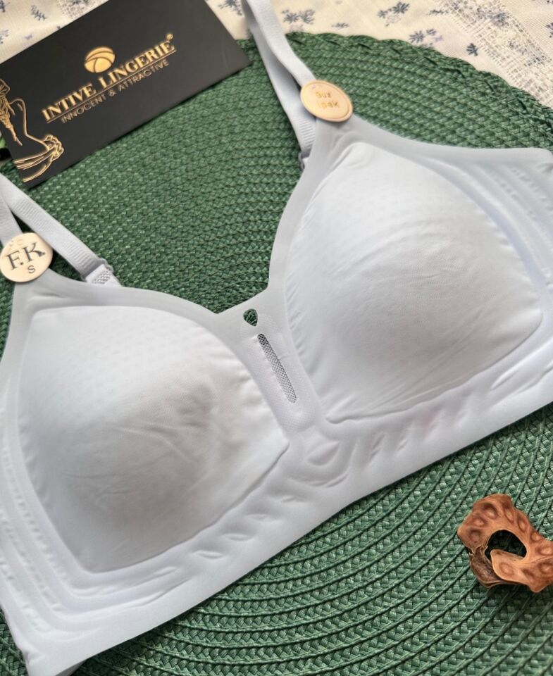 Raye İthal Buz İpek (İce-Silk) Ultra İnce Rahat Nefes Alır Dekolteli Görünmez Lazer Dikişsiz Sütyen Buz Mavisi - XL