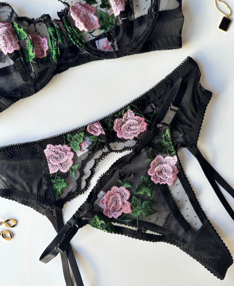 Natalie Gül Çiçeği Desenli İthal Jartiyer Takım Siyah - 75