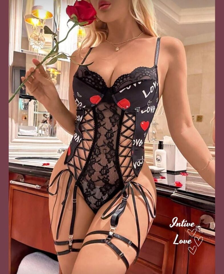 Intive Love ve Öpücük Desenli Yanlardan Bağlamalı Jartiyerli Bacak Aksesuarlı Babydoll Siyah - L/XL