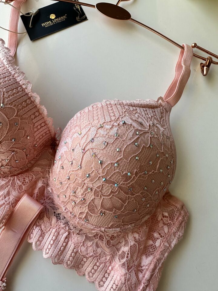 Serpme Parlak Taş Detaylı Yumuşak Dantel Push-up Sütyen Takım Pembe - 85B