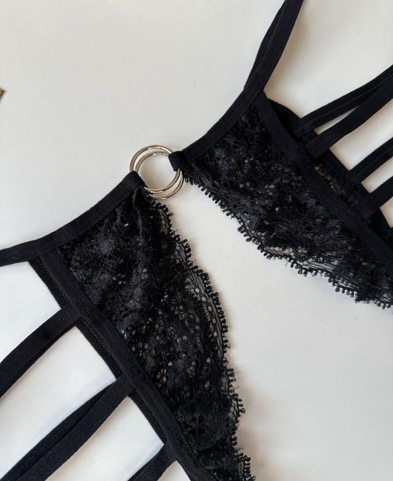 Kadın Dantel Halha Detaylı Ağı Açık Şeritli Fantezi Külot / String -123 S/M