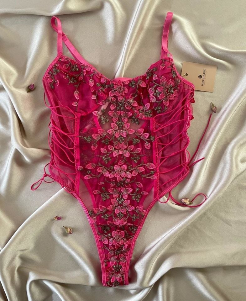 Blair Çiçekli Transparan  Nakışlı Yandan Bağlamalı Seksi Bodysuit/Babydoll Fuşya - L