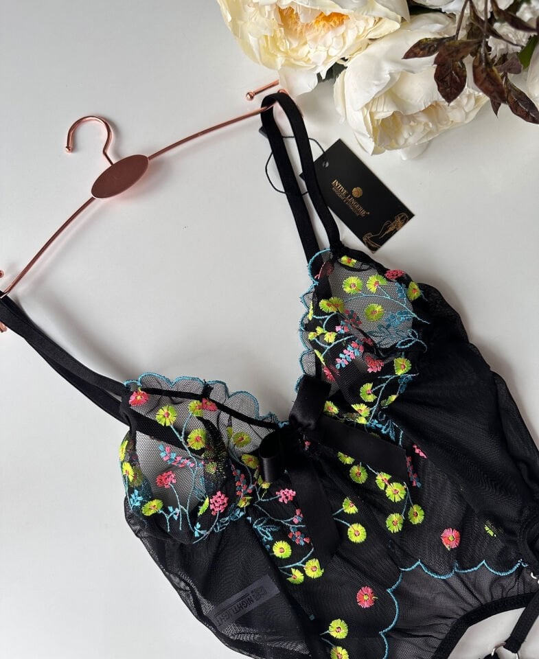 Kadın Siyah Transparan Çiçek Desenli Jartiyerli Büstiyer, Tanga, Çorap Takım - 3622 S/M