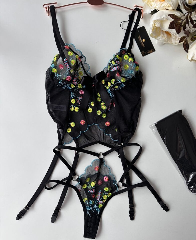 Kadın Siyah Transparan Çiçek Desenli Jartiyerli Büstiyer, Tanga, Çorap Takım - 3622 S/M