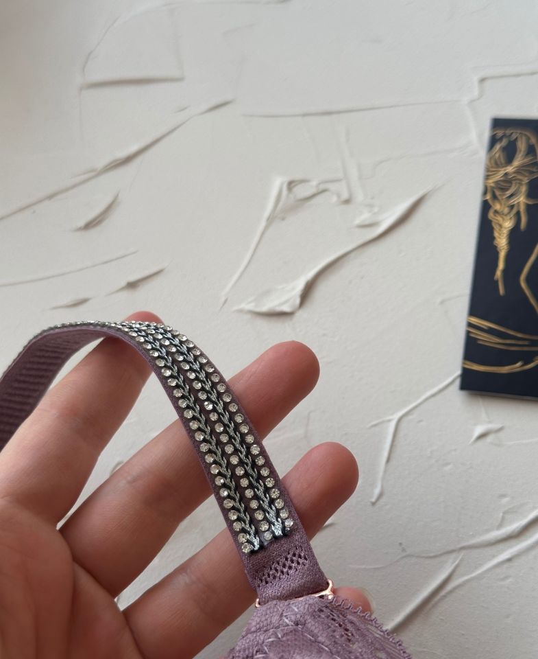 Jasmine Askıları Parlak Taşlı Hafif Destekli Dantelli Soft Cup İthal Sütyen (B-C Cup) Mor - 85