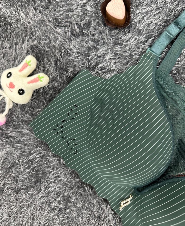 İthal Çizgili Önü Dantelli Lazer Kesim Soft Push Up Balensiz Sütyen - 1202 Yeşil - 75B