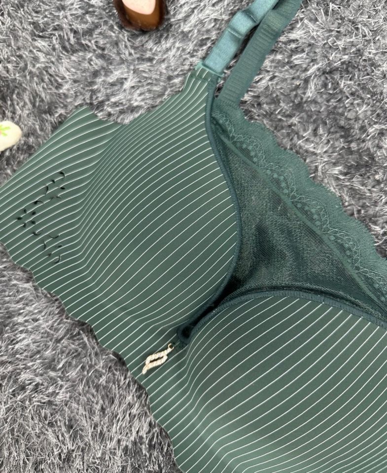 İthal Çizgili Önü Dantelli Lazer Kesim Soft Push Up Balensiz Sütyen - 1202 Yeşil - 75B