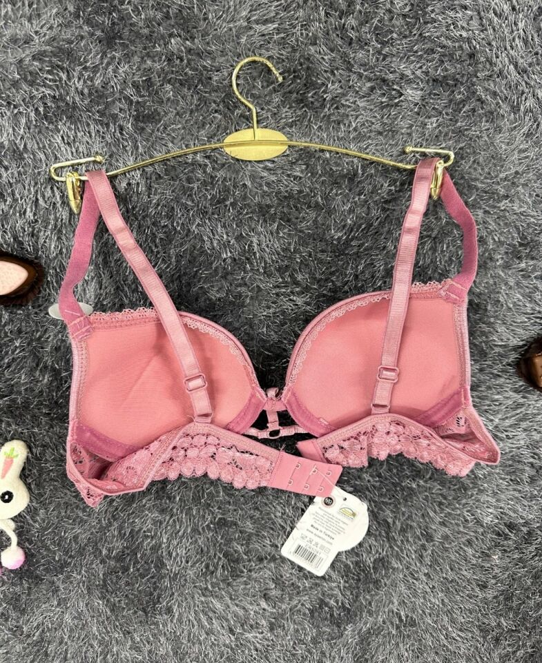 Günlük Kullanım Full Push-up Yanları Dantelli Önü Halka Detaylı Sütyen Pembe - 90B