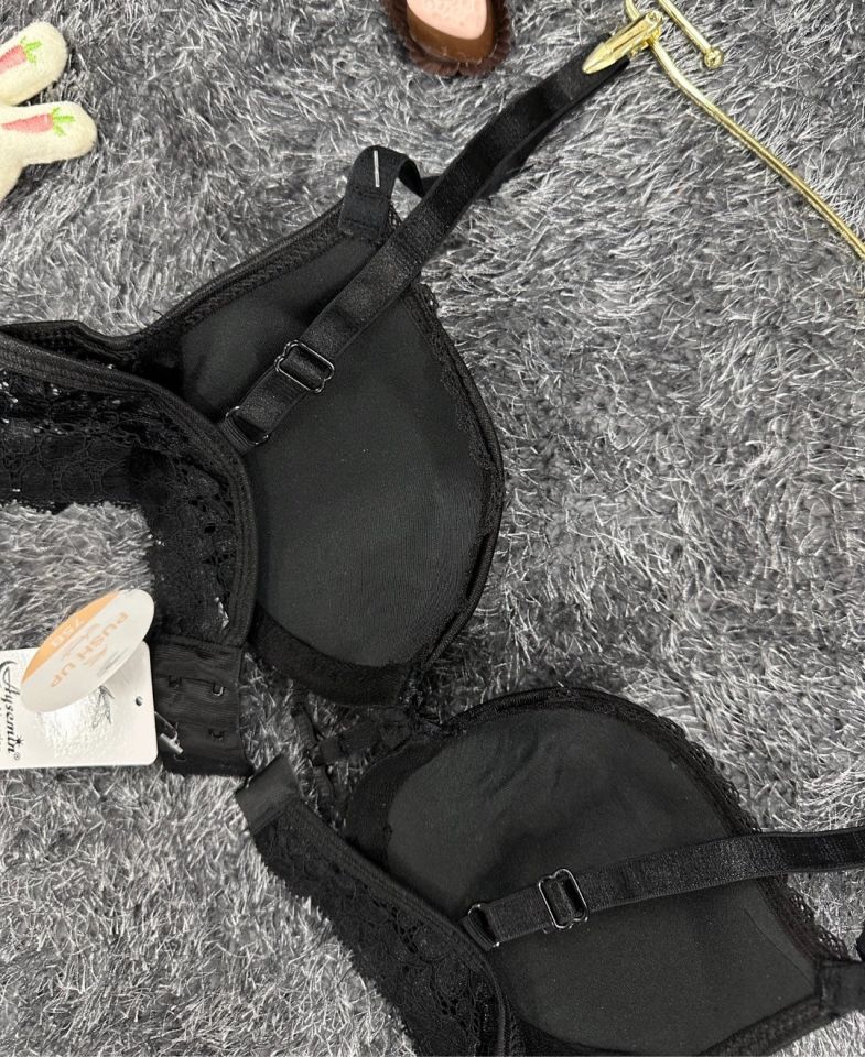 Günlük Kullanım Full Push-up Yanları Dantelli Önü Halka Detaylı Sütyen Siyah - 85B