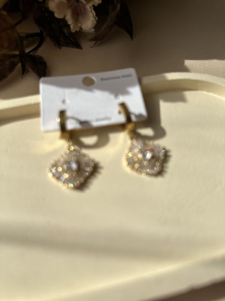 Baget Taşlı Swarovski Taşlı Şık Parlak Çelik Küpe