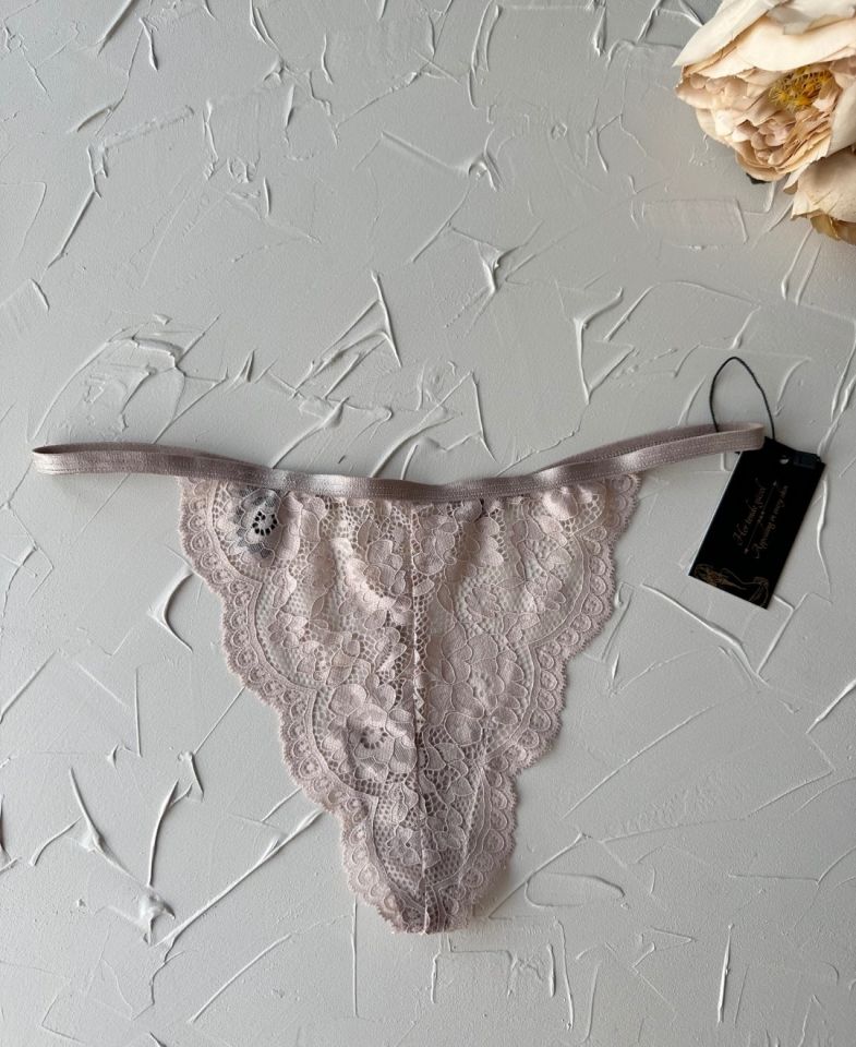 Arkası Parlak Taşlı -Sexy- Yazılı Dantelli String (Special Edition) Bej - Tek Ebat