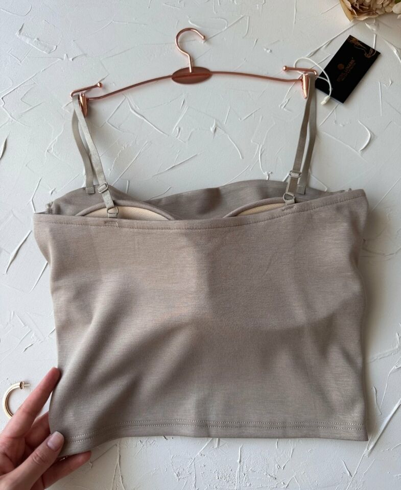 Chole İthal Pamuklu Göğsü Cut-Out Halka Detaylı İnce Askılı Büstiyer/Crop Bej - XL/2XL