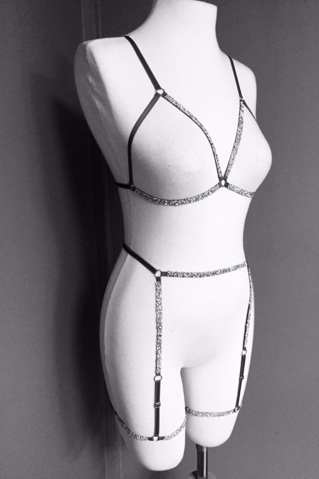 Ashlee Kadın Parlak Taşlı Bacak Aksesuarlı Jartiyer Sütyen Seksi Harness Takım Siyah - XL